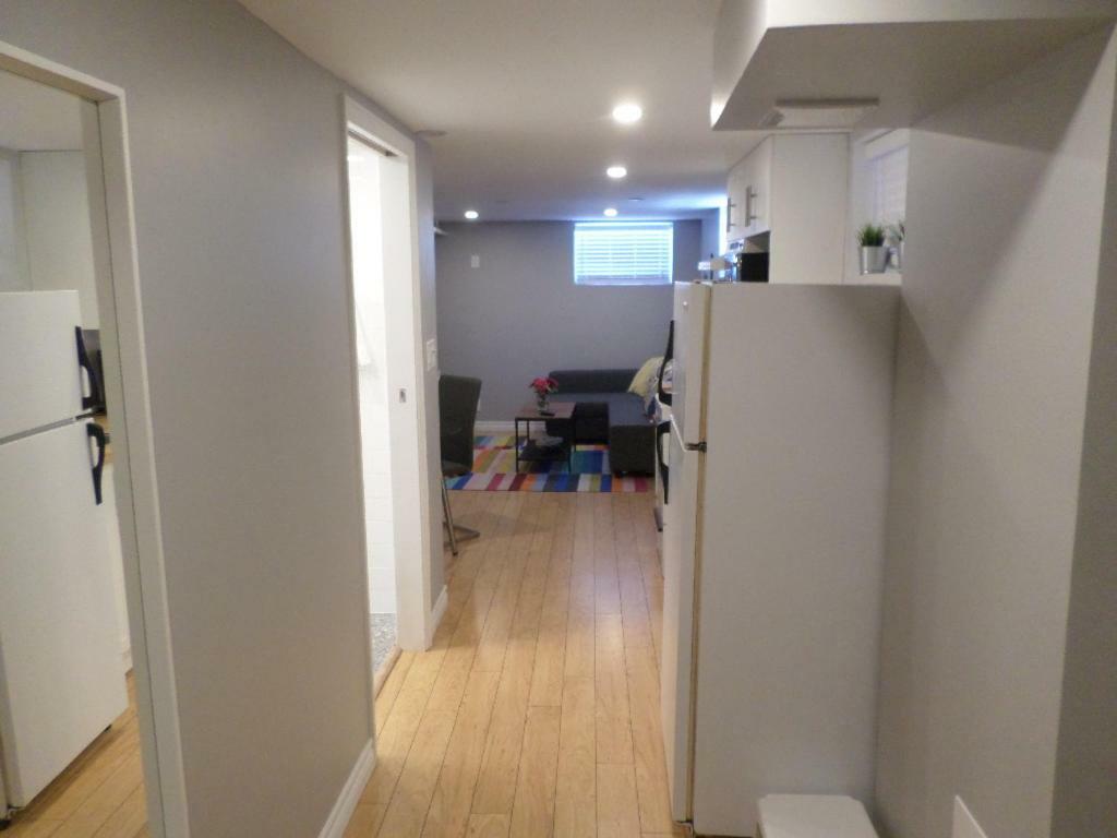 Fantastic And Modern Downtown 1-Bed Basement Apt., Parking Wi-Fi And Netflix Included Ottawa Exterior photo