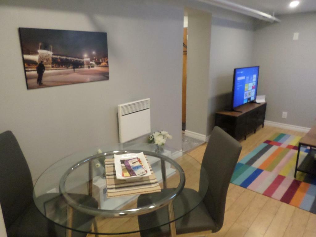 Fantastic And Modern Downtown 1-Bed Basement Apt., Parking Wi-Fi And Netflix Included Ottawa Exterior photo